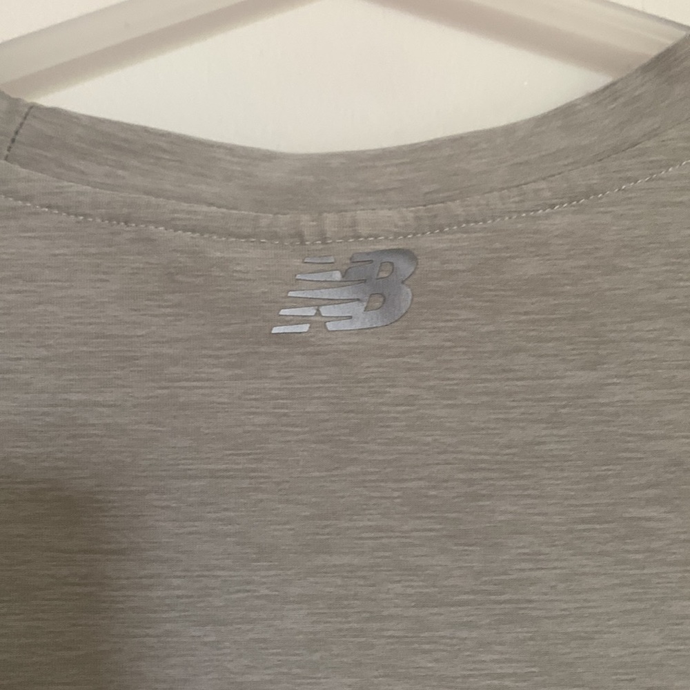 New Balance top - Picture 2 of 3